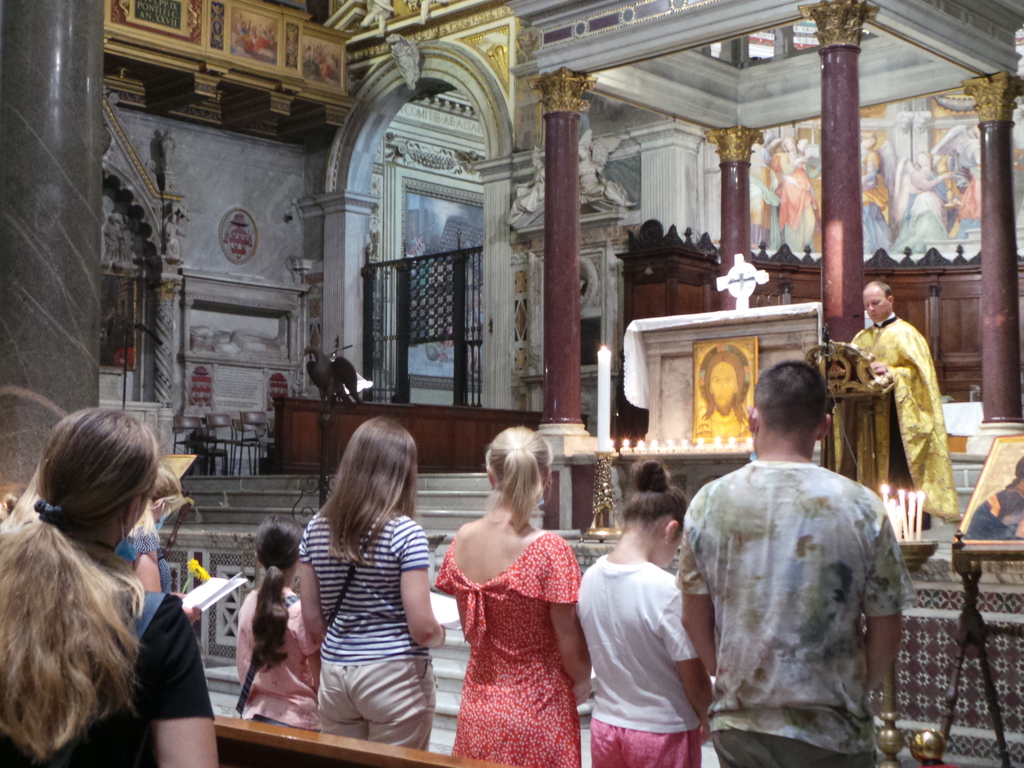 A Santa Maria in Trastevere con i profughi ucraini la preghiera per la festa della Dormizione